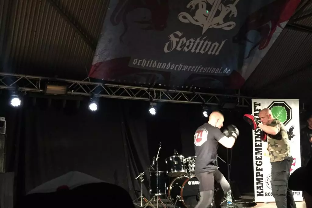 schild schwert festival